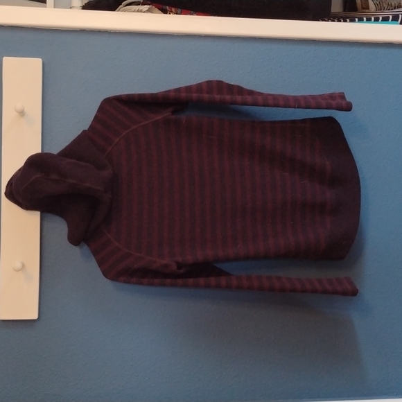 Mountain Hardwear Striped Purple Sweater XS - Picture 3 of 3